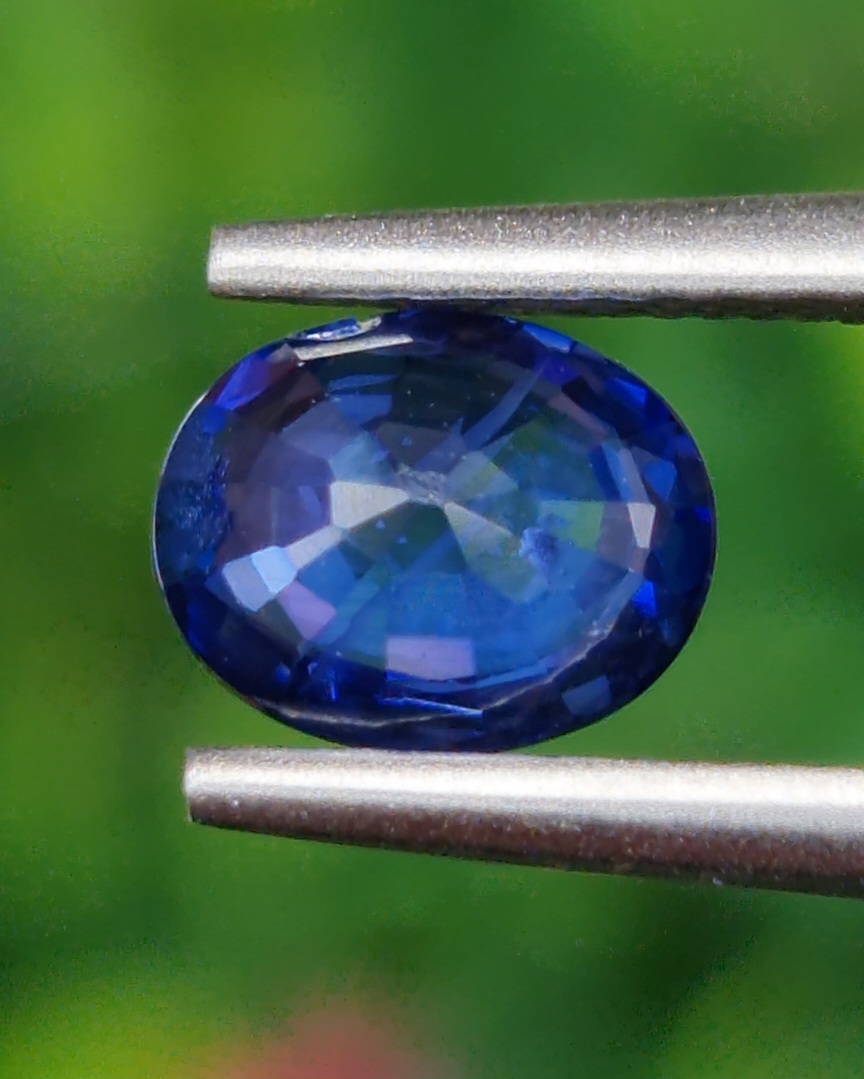 พลอย ไพลิน (Blue Sapphire) 1.00 กะรัต (Cts.) สีพิเศษ วิวิด บลู (Vivid Blue) พร้อมใบเซอร์ พลอยแท้ อัญมณีมงคลประจําวันเกิด เครื่องประดับพลอย