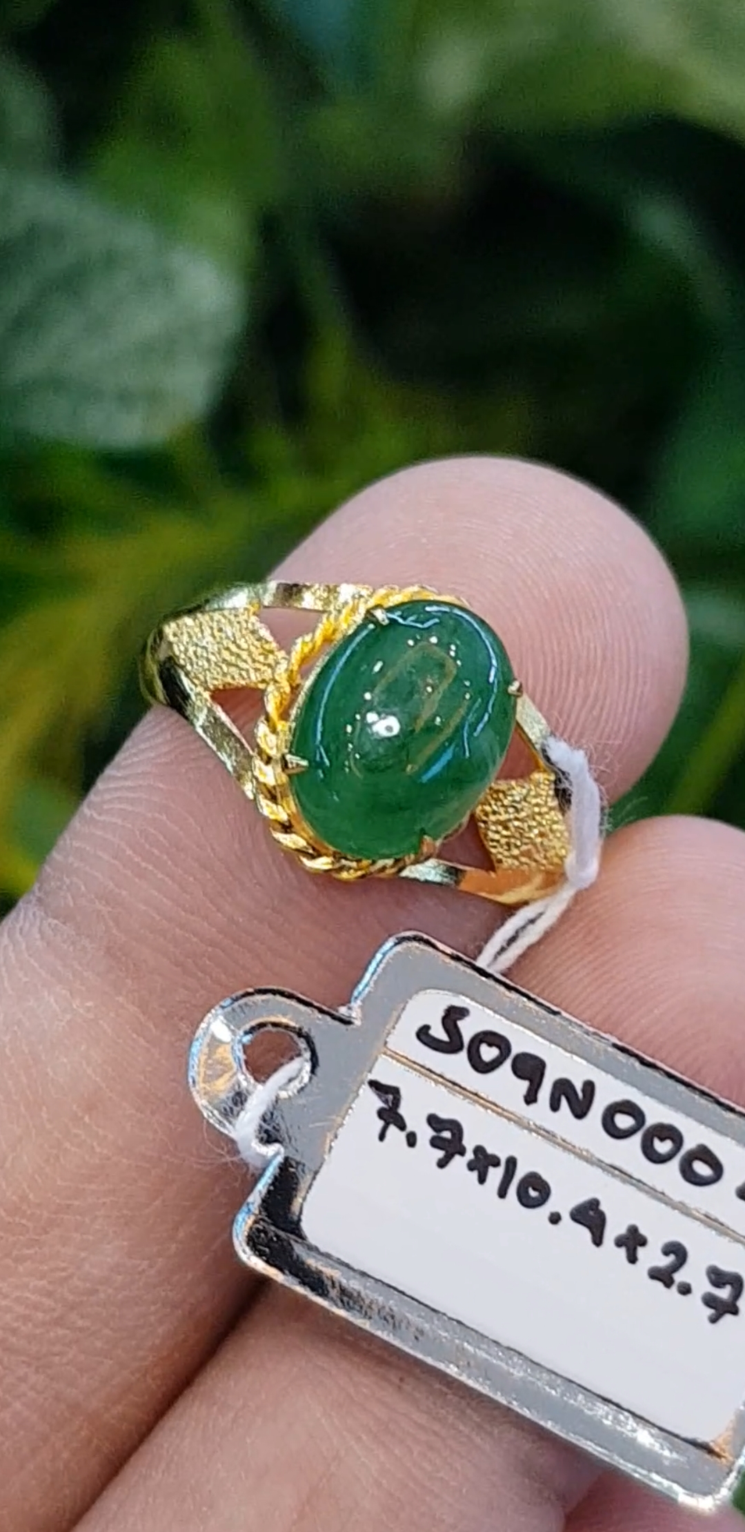 หยก พม่า แท้ Jade แหวนหยก 翡翠戒指 (Jadeite ring) 1.75 กะรัต (Cts.) Size 57 ดิบ ไม่ผ่านการปรับปรุง (Type A) พม่า (Myanmar)