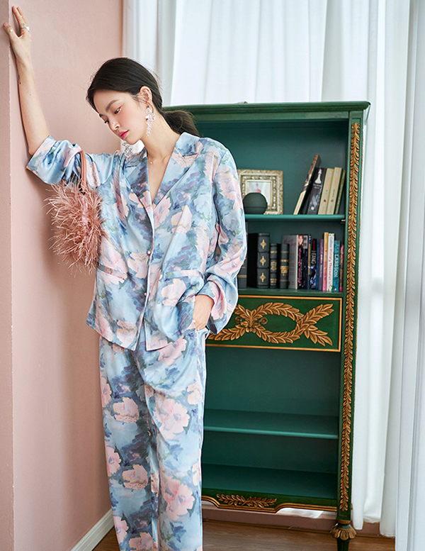 🚩พร้อมส่ง🚩ชุดนอนซาติน Silk Satin ไหมซาตินเกรดพรีเมี่ยม สีพาสเทลพิมพ์ลายดอกน่ารัก ผ้านุ่มลื่นละมุนผิว (ST121)