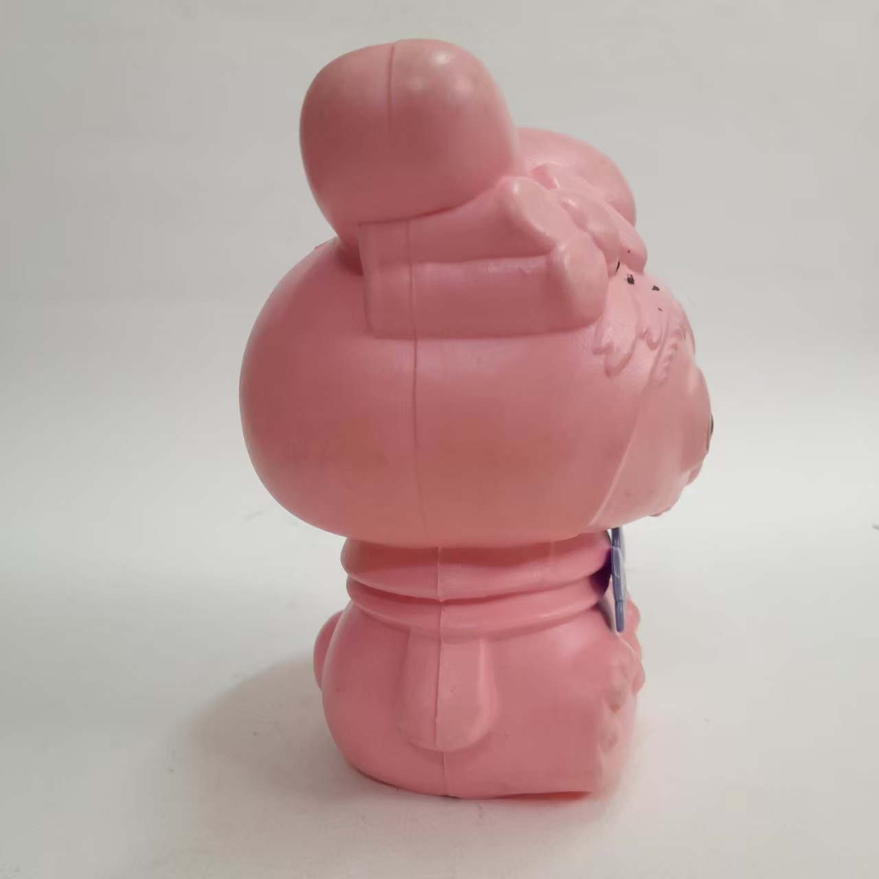 กระปุกออมสินเรโทร ,มีหลายภาพ งานโปร่ง งานไทย มีตราปั๊มที่ก้น มีจุกครบ ขนาดตามรูป มือสองสภาพดี มีรอยบ้าง