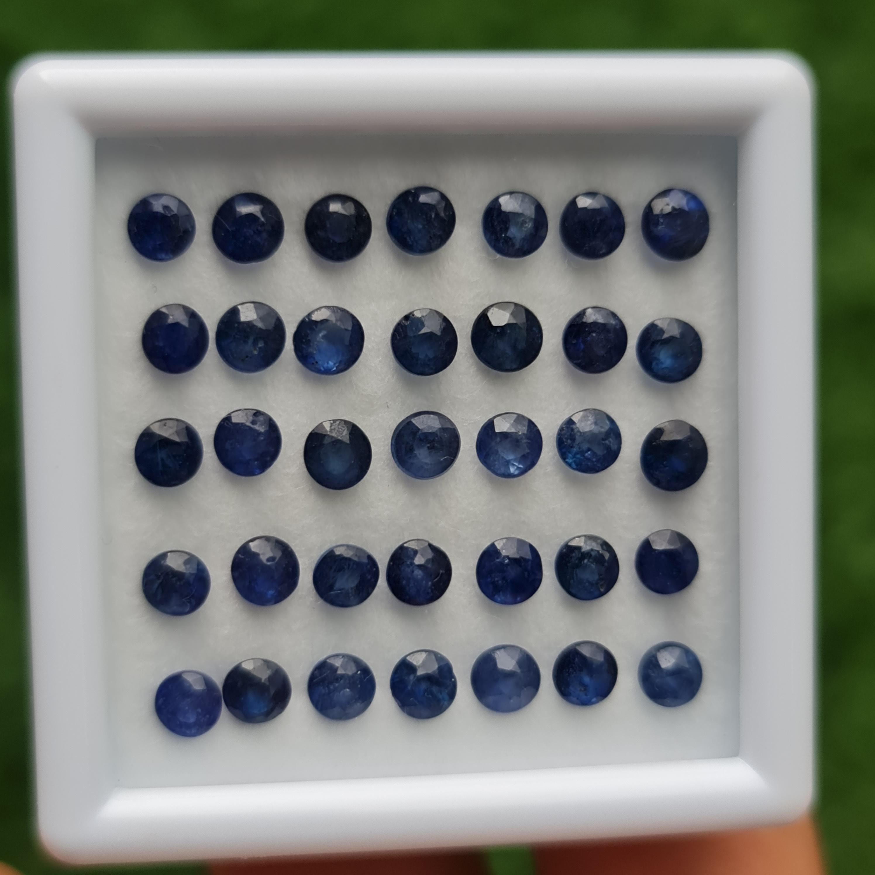 พลอย ไพลิน blue sapphire 12.00 กะรัต (Cts.) 35 เม็ด (pcs.) พลอยแท้ อัญมณีมงคลประจําวันเกิด เครื่องประดับพลอย