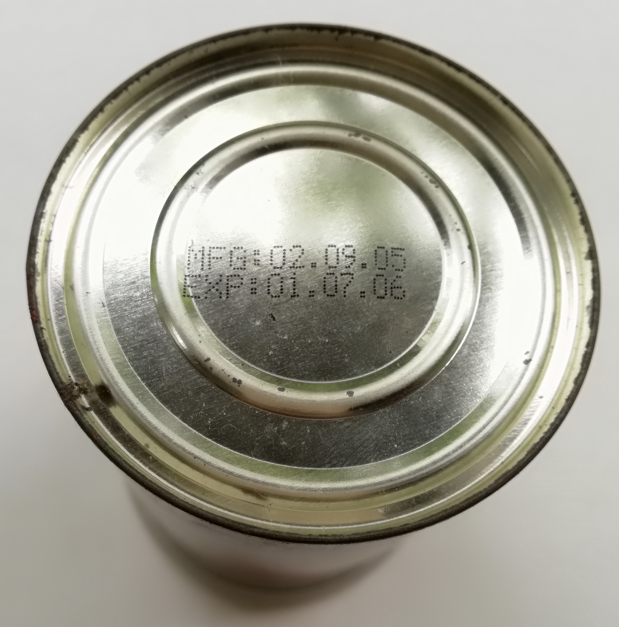 ของสะสม กล่องสังกะสี (กล่องโลหะ) กระป๋องโก๋แก่รสกาแฟแท้ กระป๋องทรงกระบอกสีกาแฟ ลายถั่ว เส้นผ่าศุนย์กลางประมาณ 2.5" ความสูงประมาณ 4"