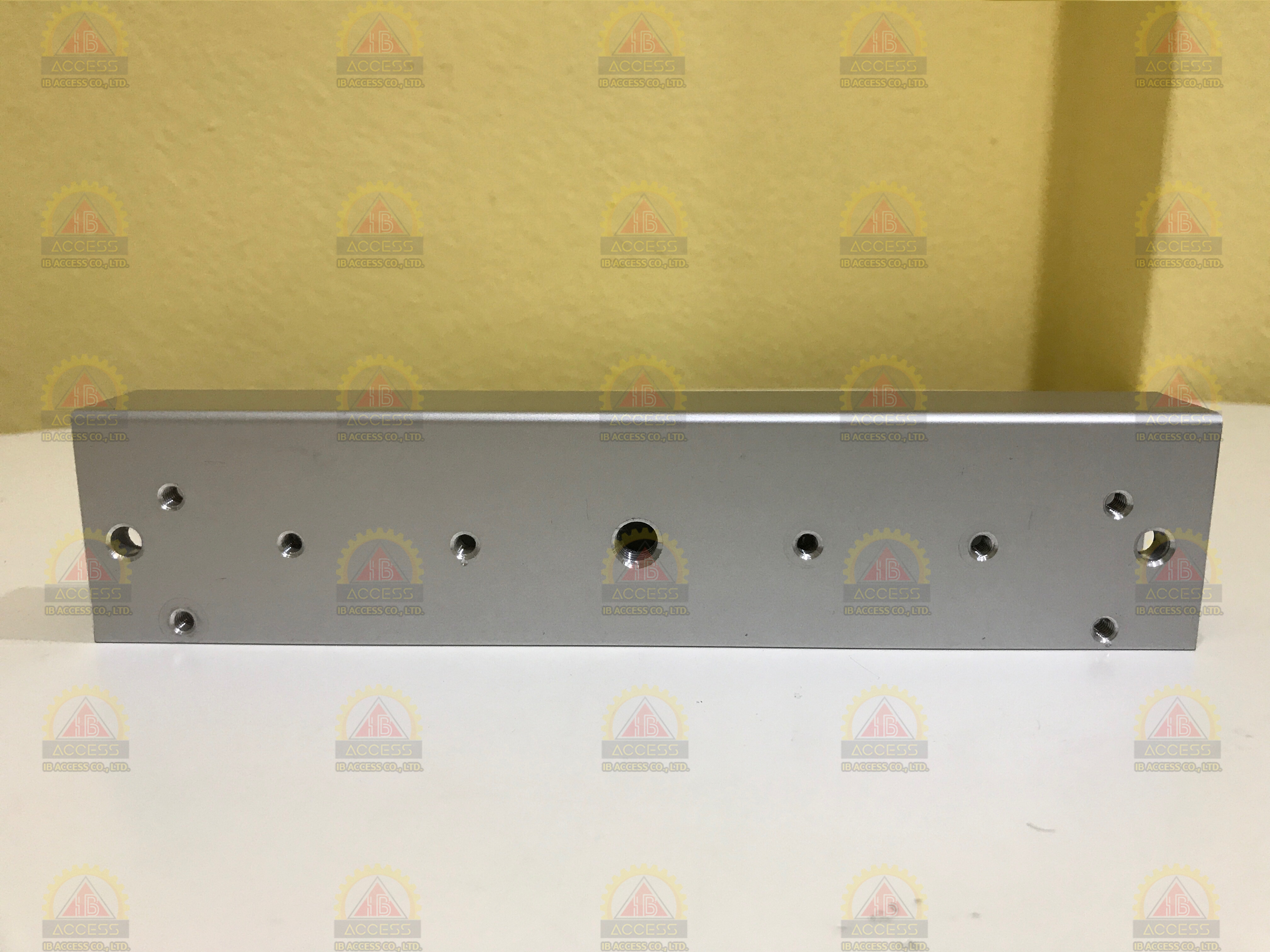 U Bracket สำหรับประตูกระจกบานเปลือยล่าง ยี่ห้อ BEL รุ่น U1-600