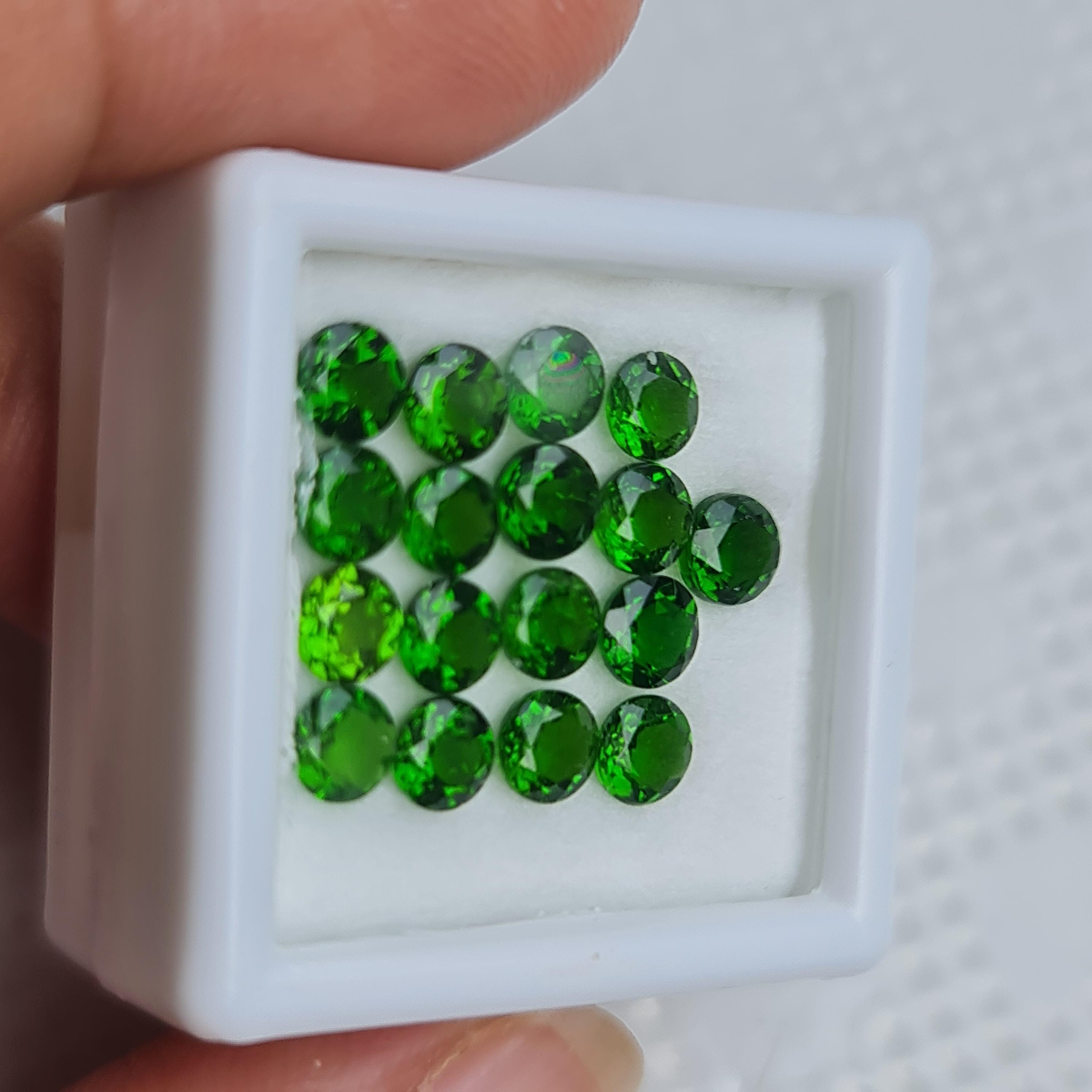 พลอย โครม ไดออพไซด์ Chrome Diopside 4.98 กะรัต (Cts.) 17 เม็ด พลอยแท้ อัญมณีมงคลประจําวันเกิด เครื่องประดับพลอย