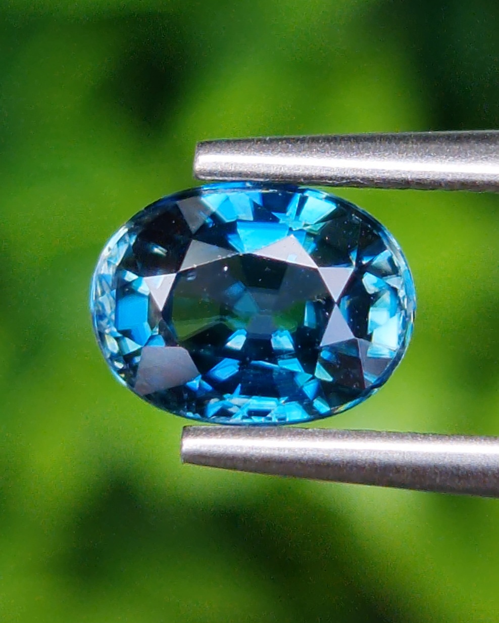 พลอย เพทาย (Zircon) 2.25 กะรัต (Cts.) พลอยแท้ อัญมณีมงคลประจําวันเกิด เครื่องประดับพลอย