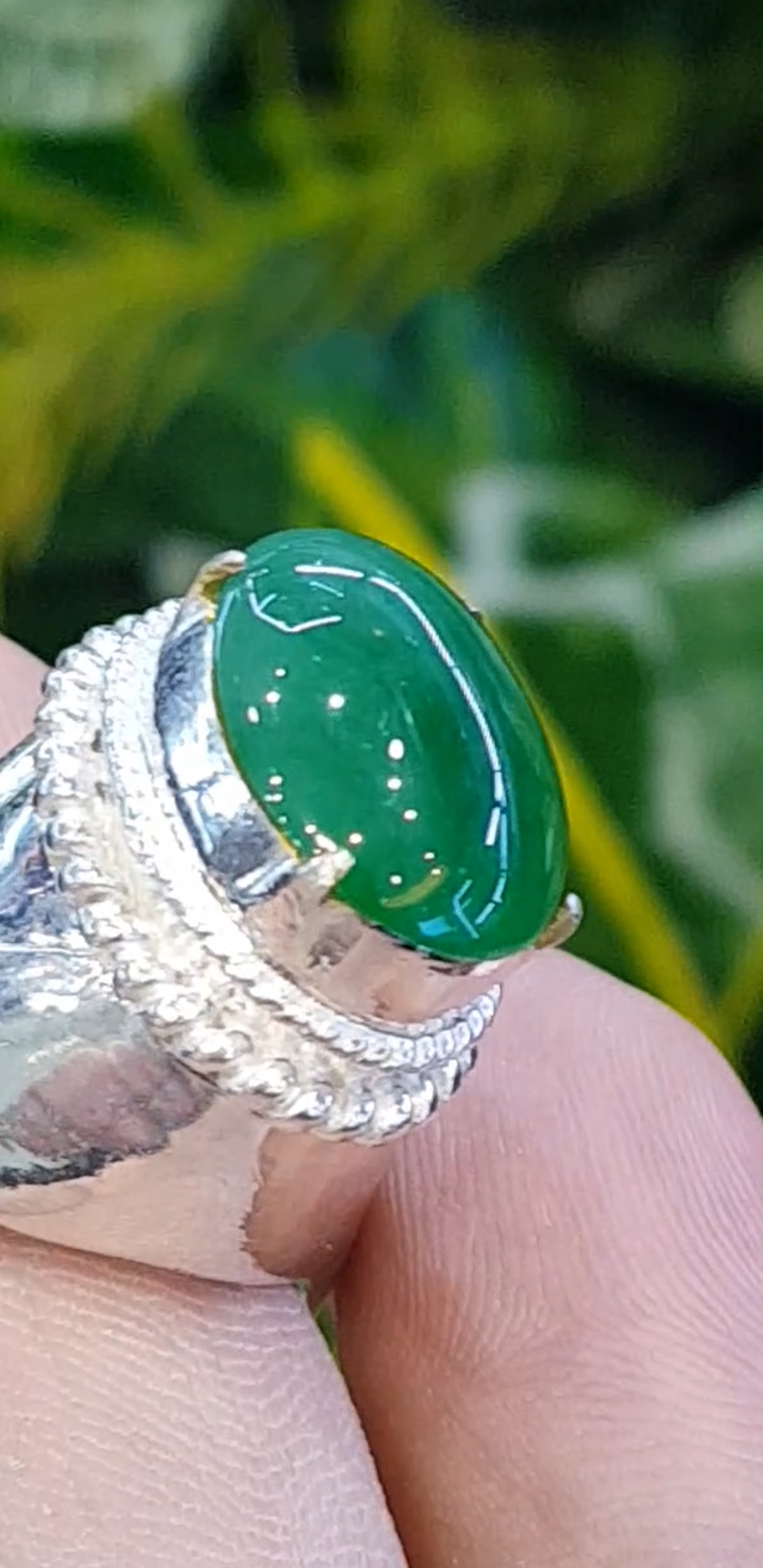 หยก พม่า แท้ Jade แหวนหยก 翡翠戒指 (Jadeite ring) 4.21 กะรัต (Cts.) ดิบ Size 62 ไม่ผ่านการปรับปรุง (Type A) พม่า (Myanmar)