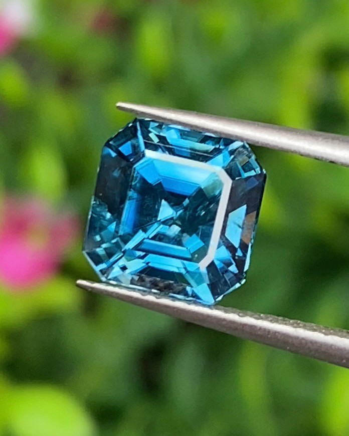 พลอย เพทาย (Zircon) 3.35 กะรัต (Cts.) พลอยแท้ อัญมณีมงคลประจําวันเกิด เครื่องประดับพลอย