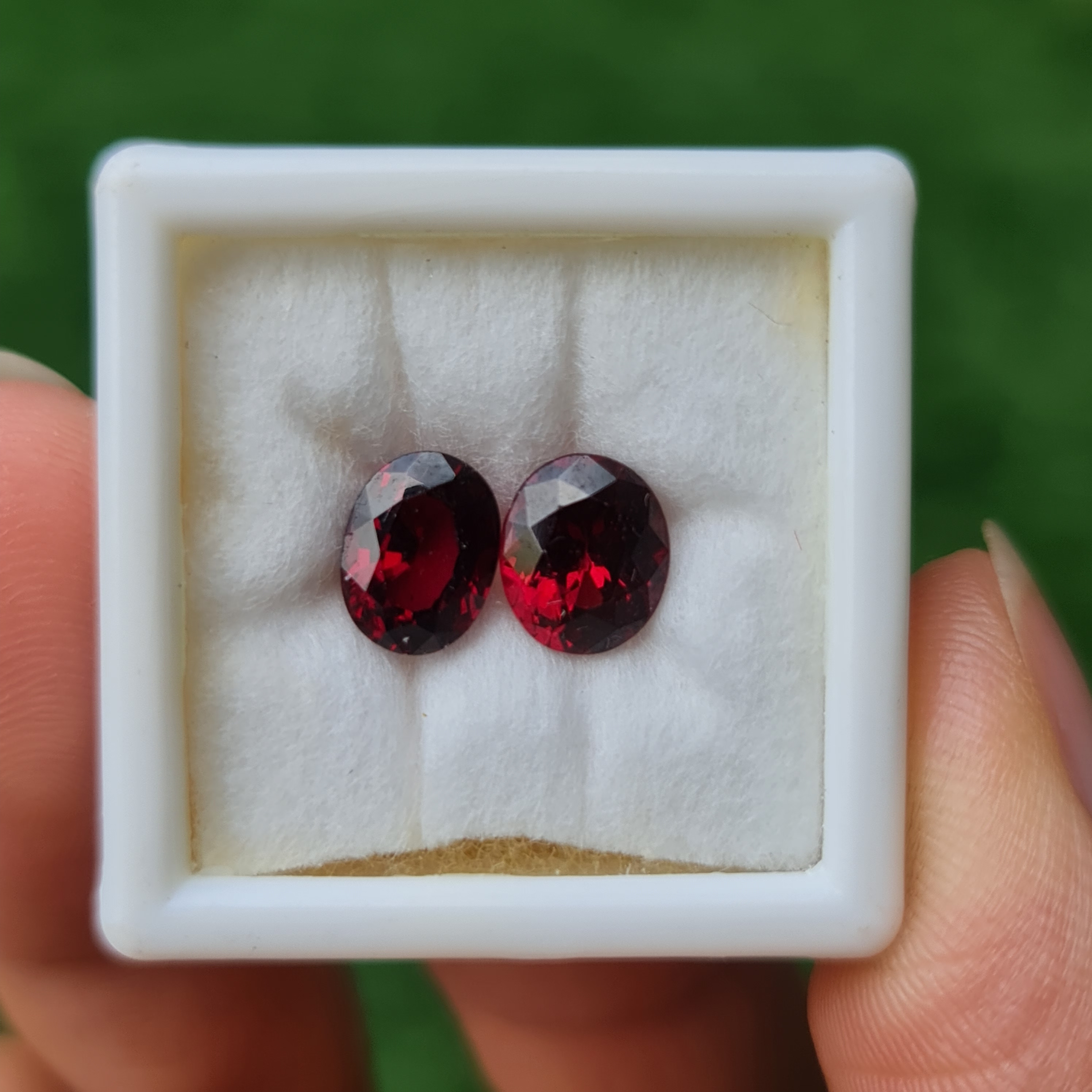 พลอย โรโดไลต์ การ์เน็ท Rhodolite Garnet 3.10 Cts. 2 เม็ด (Pcs.) พลอยแท้ อัญมณีมงคลประจําวันเกิด เครื่องประดับพลอย