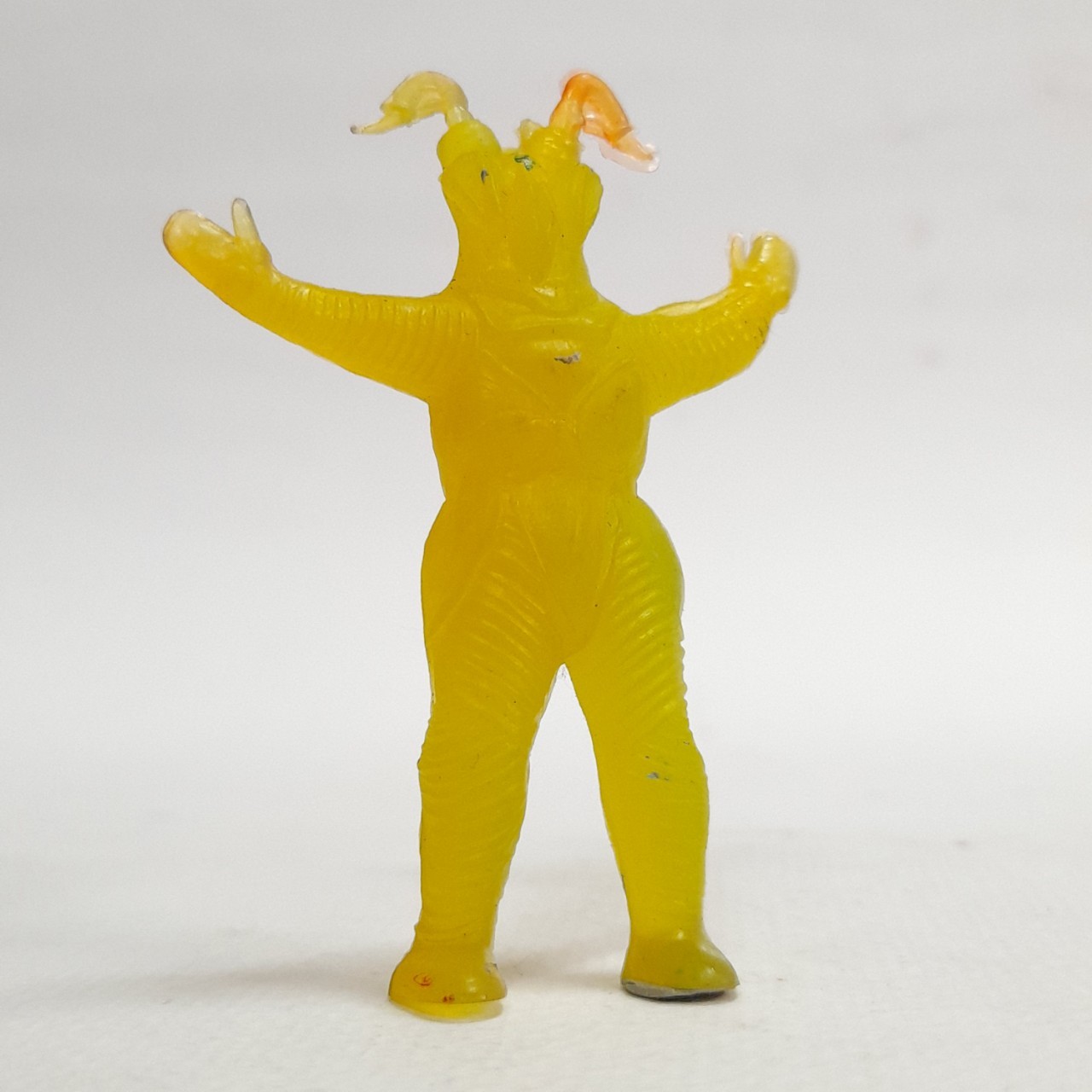 มีหลายภาพ,ตุ่นยางใส สีเหลือง เซ็ทต้อน (Z-TON) ขนาดราว 2.5-3 นิ้ว มือสองสภาพดี มีรอยบ้าง