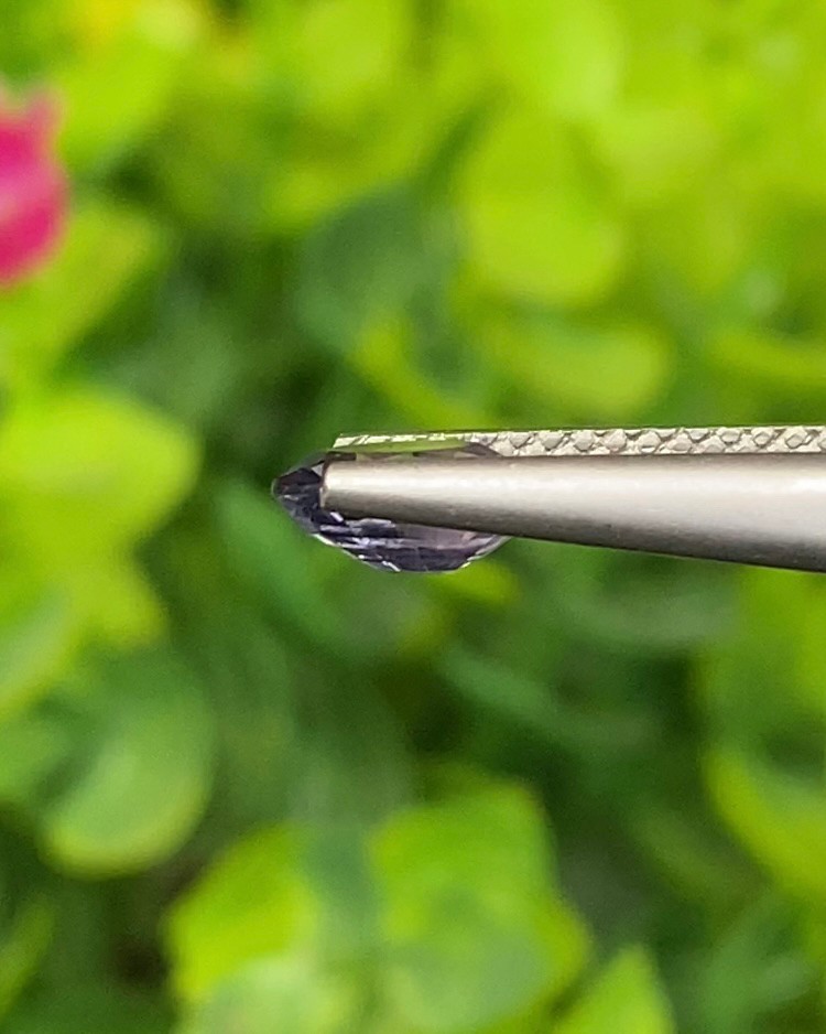 พลอย เพอเพิล แซฟไฟร์ สีม่วง Purple Sapphire ดิบ/ Unheated 1.10 กะรัต (Cts.) พลอยแท้ อัญมณีมงคลประจําวันเกิด เครื่องประดับพลอย