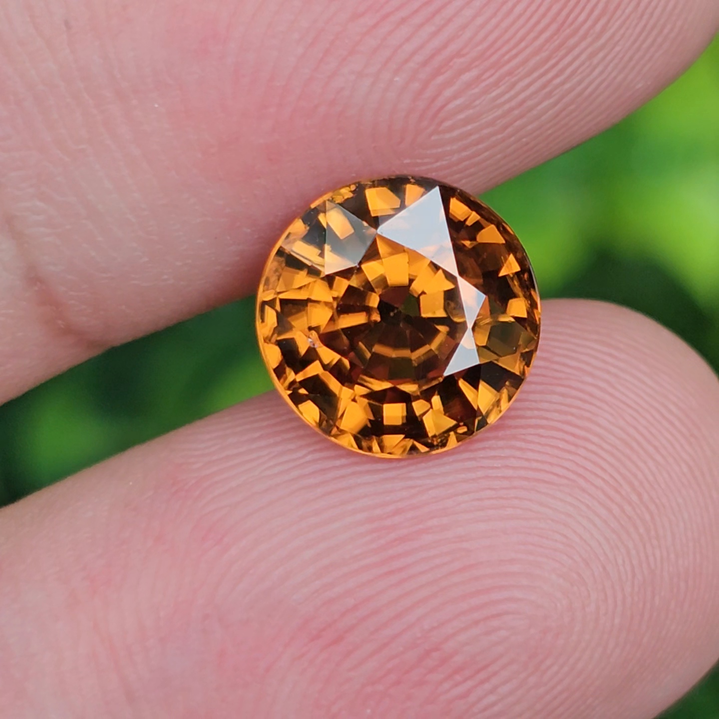 พลอย เพทาย (Zircon) 4.98 กะรัต (Cts.) พลอยแท้ อัญมณีมงคลประจําวันเกิด เครื่องประดับพลอย