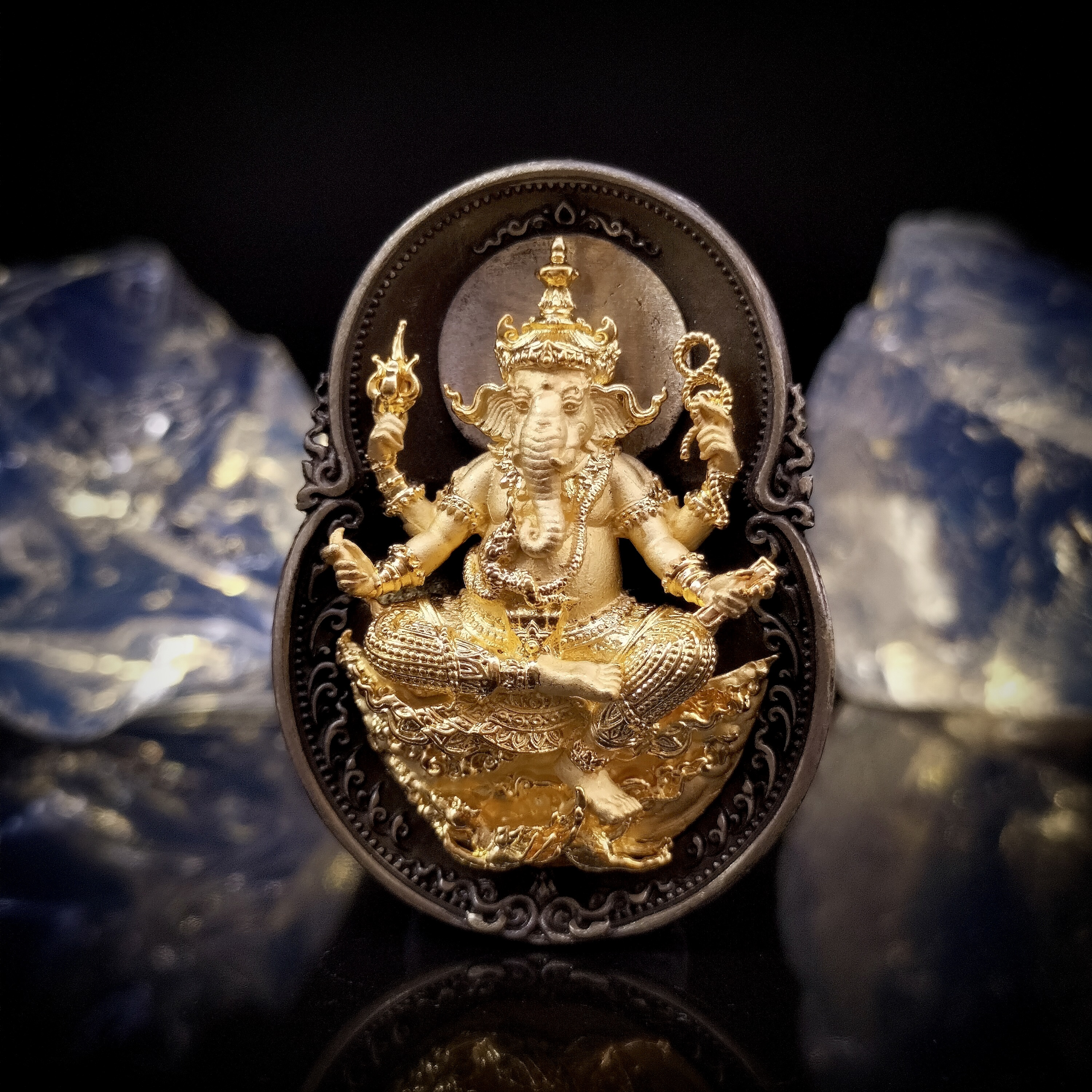 เหรียญพระพิฆเนศ รุ่น สุข สำเร็จ รวย เนื้อซาตินด้าน องค์ชุบทองขัดเงา