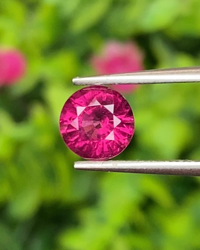 พลอย โรโดไลต์ กาเน็ท Rhodolite Garnet 1.52 กะรัต Cts.พลอยแท้ อัญมณีมงคลประจําวันเกิด เครื่องประดับพลอย
