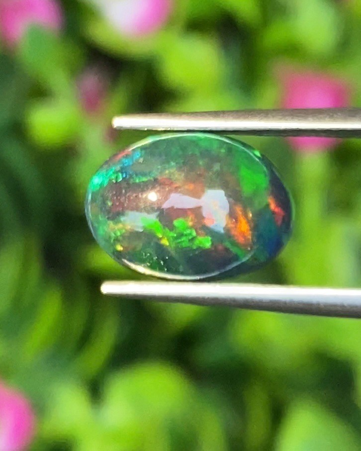 พลอย แบล็ก โอปอล Black Opal 2.53 กะรัต (Cts.) พลอยแท้ อัญมณีมงคลประจําวันเกิด เครื่องประดับพลอย