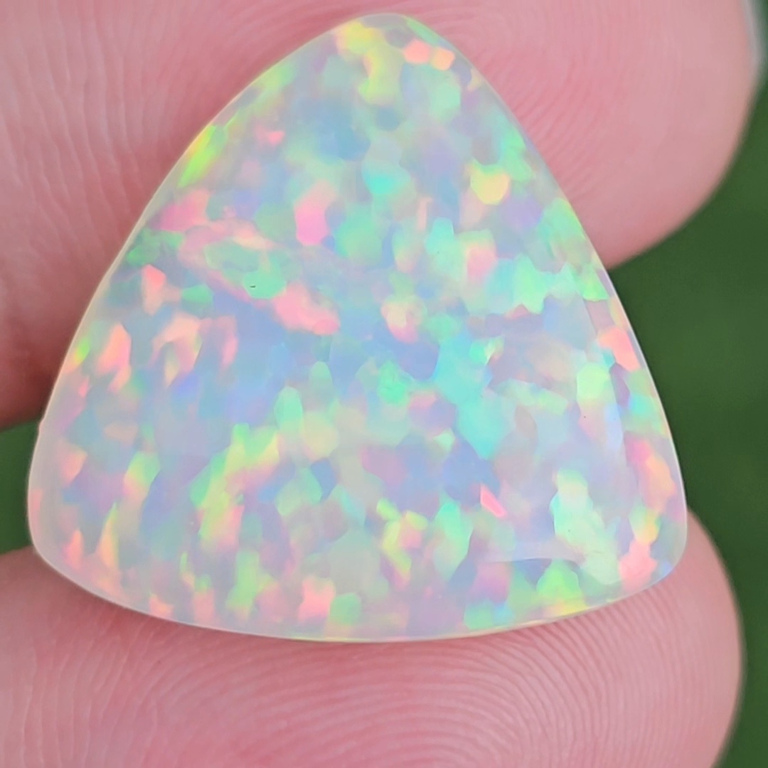 พลอย ไวท์ โอปอล White Opal 13.51 กะรัต (Cts.) พลอยแท้ อัญมณีมงคลประจําวันเกิด เครื่องประดับพลอย
