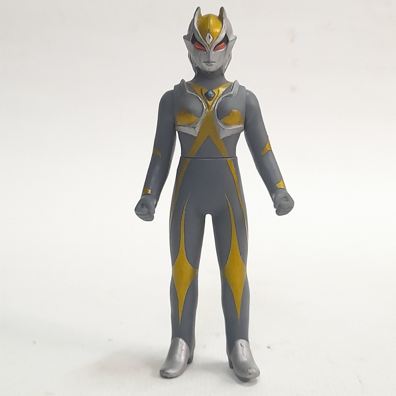 มีหลายภาพ.ซอฟ 3.5-4นิ้ว คามิลล่า จากอุลตร้าแมนทีก้า มือสองสภาพดี มีรอยบ้าง