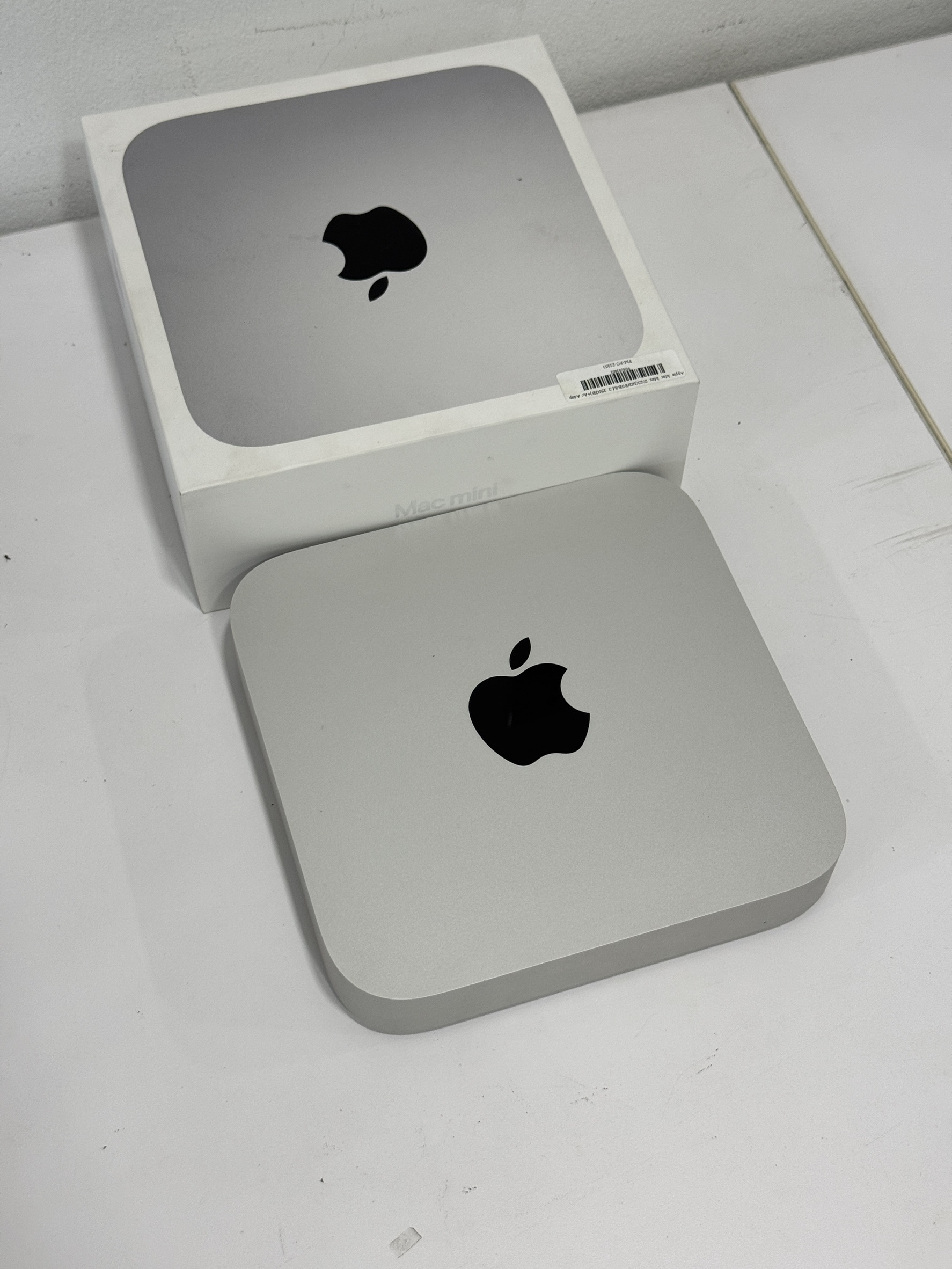 Apple Mac Mini 2023 (M2/8GB/M.2 256GB) + Ac Adapter