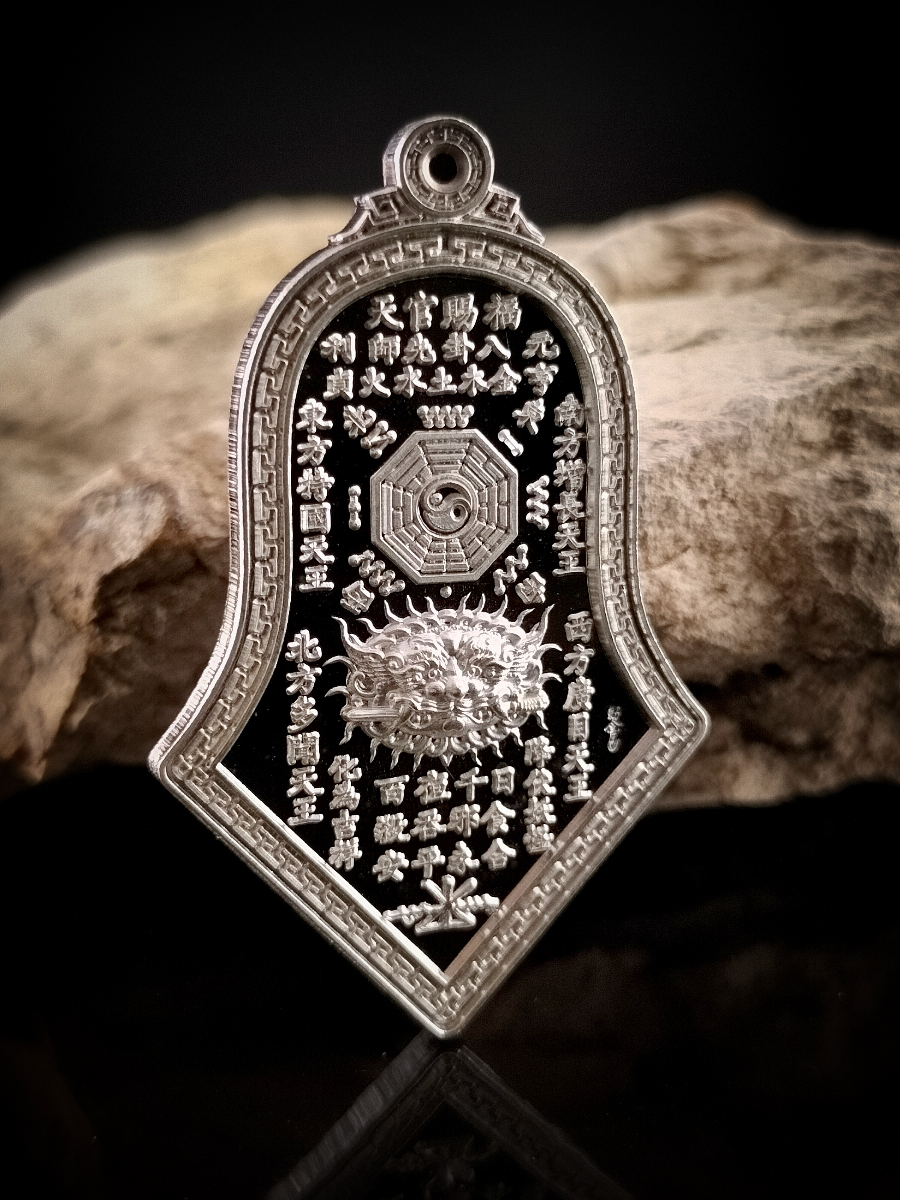 เหรียญกันชงทรงจำปี พุทธศักราช๒๕๖๕ รุ่น๕ “เสริมมงคล” หลวงพ่ออิฏฐ์ วัดจุฬามณี