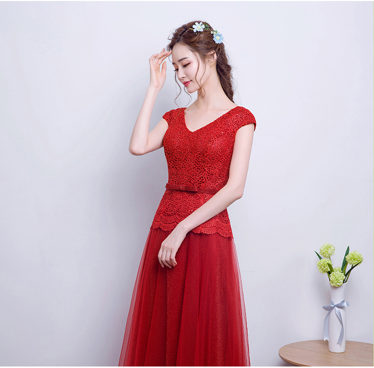 พร้อมส่ง ชุดราตรียาว แขนกุด สีเทา สวยหรูด้วยลูกไม้ลายดอกกุหลาบ เนื้อผ้าเล่นแสงไฟ กระโปรงทิ้งตัว โบว์คาดเอว (ซิปหลัง)