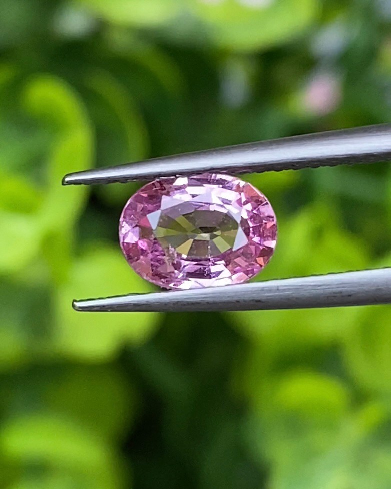 พลอย ชมพู พิ้ง แซฟไฟร์ Pink Sapphire 1.08 กะรัต (Cts.) พลอยแท้ อัญมณีมงคลประจําวันเกิด เครื่องประดับพลอย