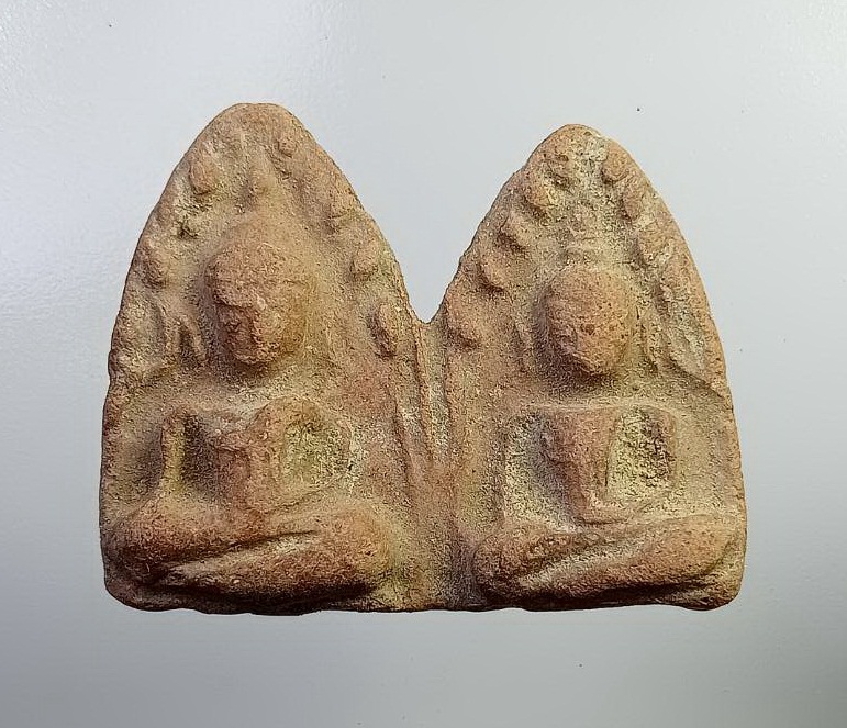 ผ1727 พระขุนแผนพลายคู่ เนื้อดิน ไม่ทราบที่ครับ