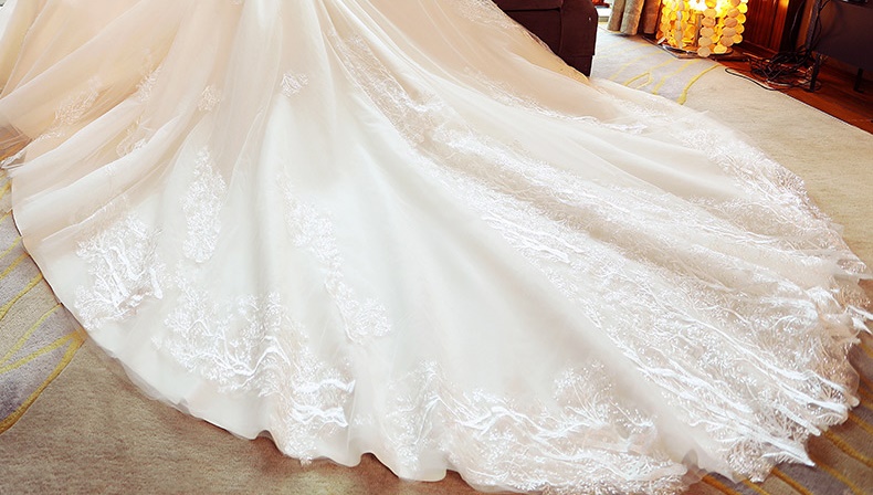 ชุดแต่งงาน แขนแต่งระบาย หางยาว เชือกผูกหลัง