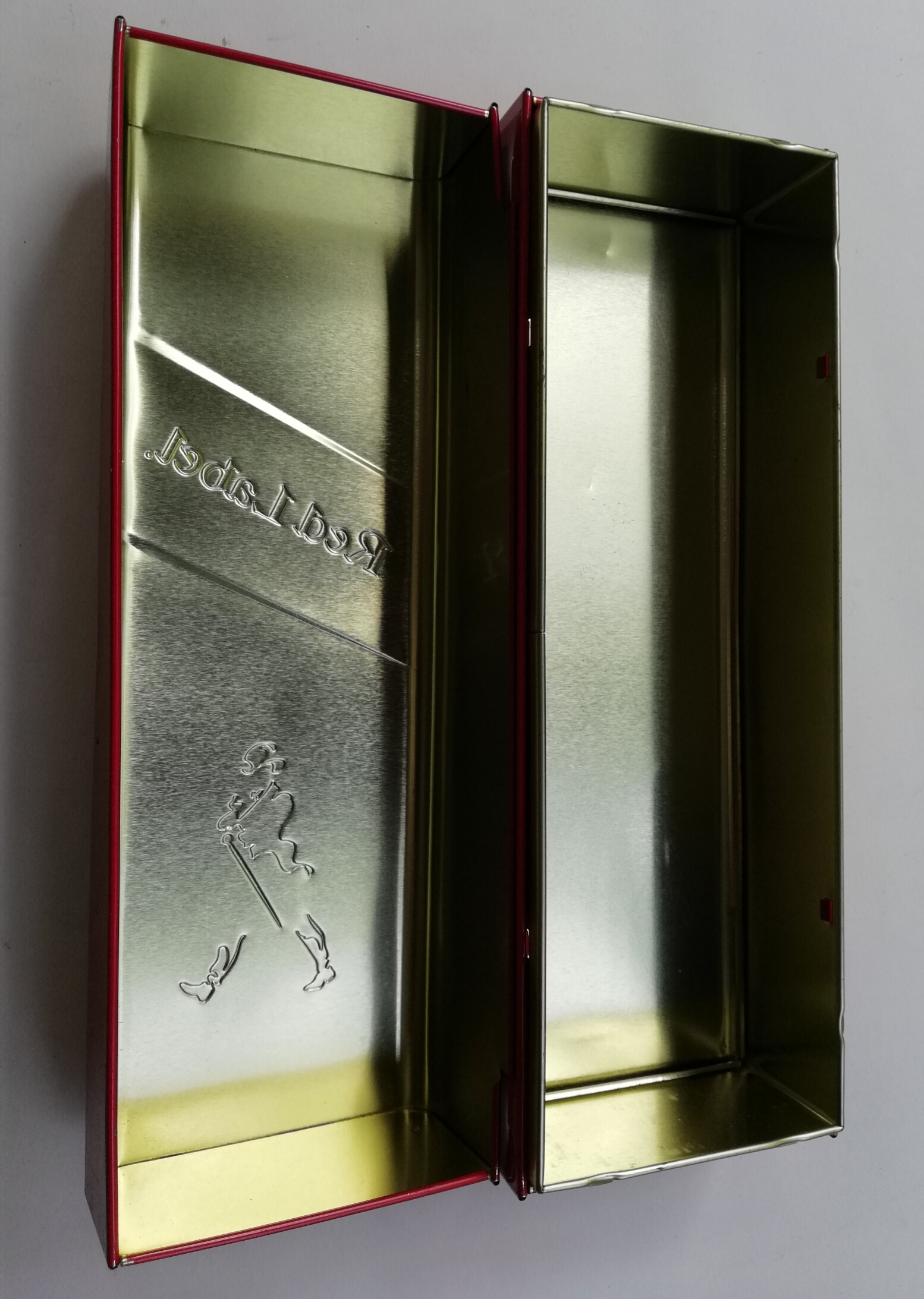 ของสะสม กล่องสังกะสี (กล่องโลหะ) กล่องเหล้า เรด เลเบิ้ล สีแดง Johnie Walker Red Lable