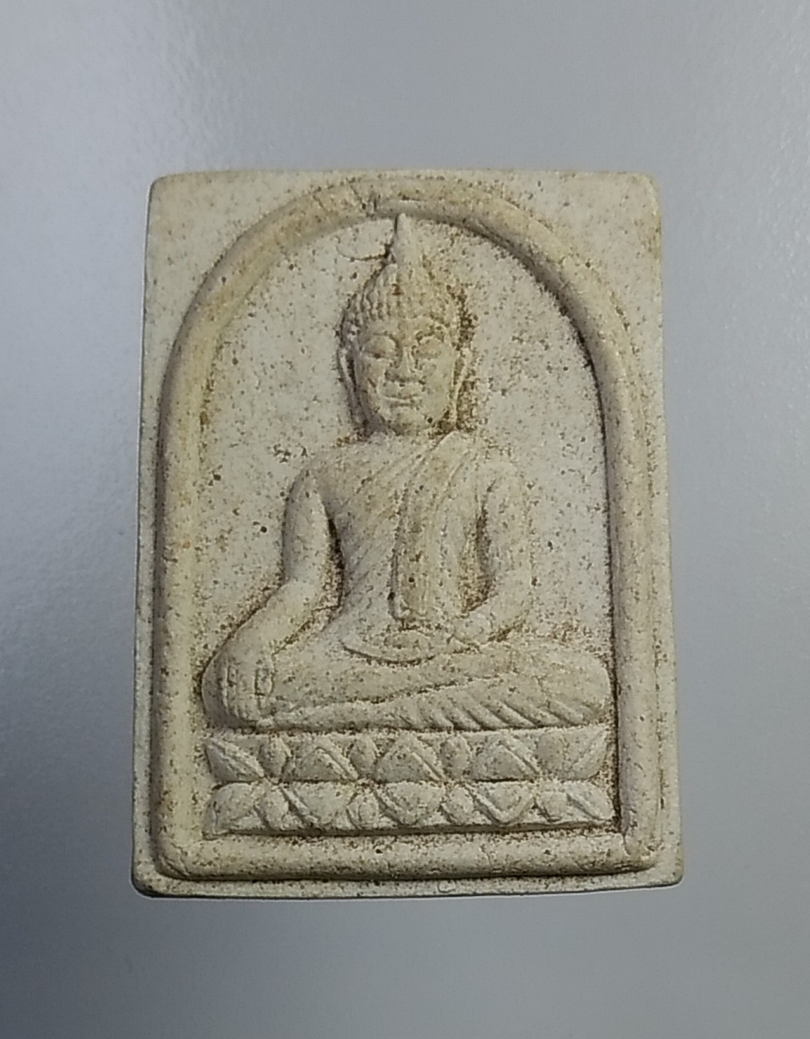 ผ1258 พระผง หลวงปู่ขาวกายสิทธิ์ วัดหัวสุม จ.ปราจีนบุรี ปี2549