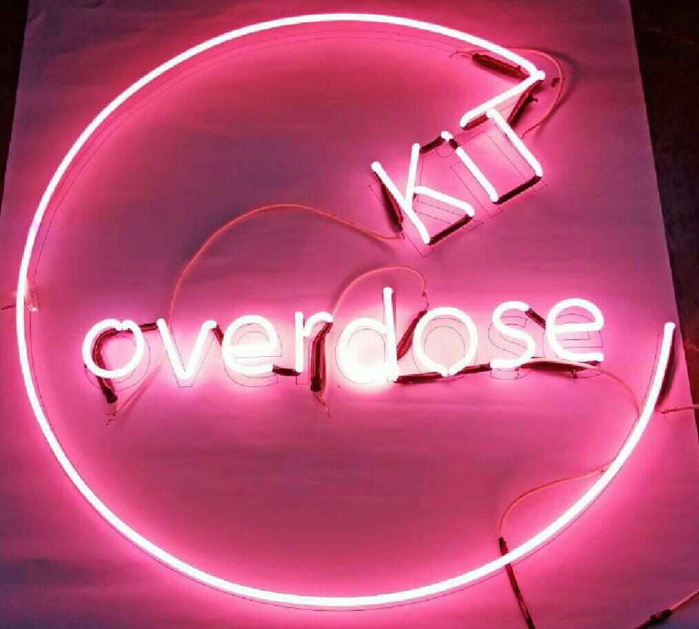 ป้ายไฟนีออนดัด Kitoverdose