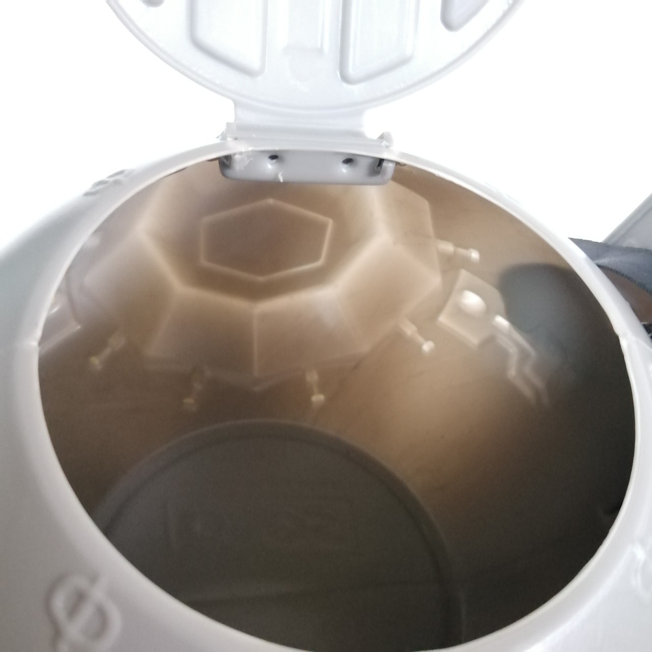 ของสะสมสตาร์วอรส์ กระติกน้ำ ยานTIE จากภาพยนตร์ STAR WARS : SOLO พรีเมี่ยมจากโรงภาพยนตร์ เครือ EGV มีรอยบ้าง