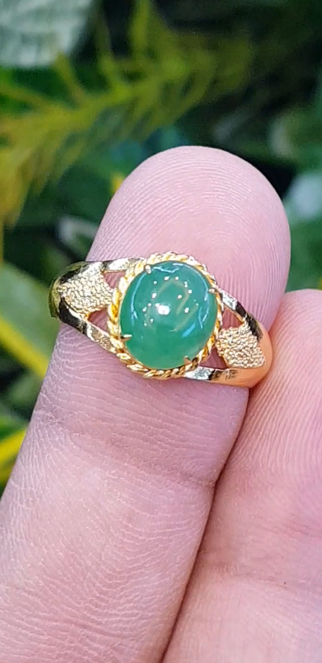 หยก พม่า แท้ Jade แหวนหยก 翡翠戒指 (Jadeite ring) ดิบ 1.30 กะรัต (Cts.) ไม่ผ่านการปรับปรุง (Type A) พม่า (Myanmar)