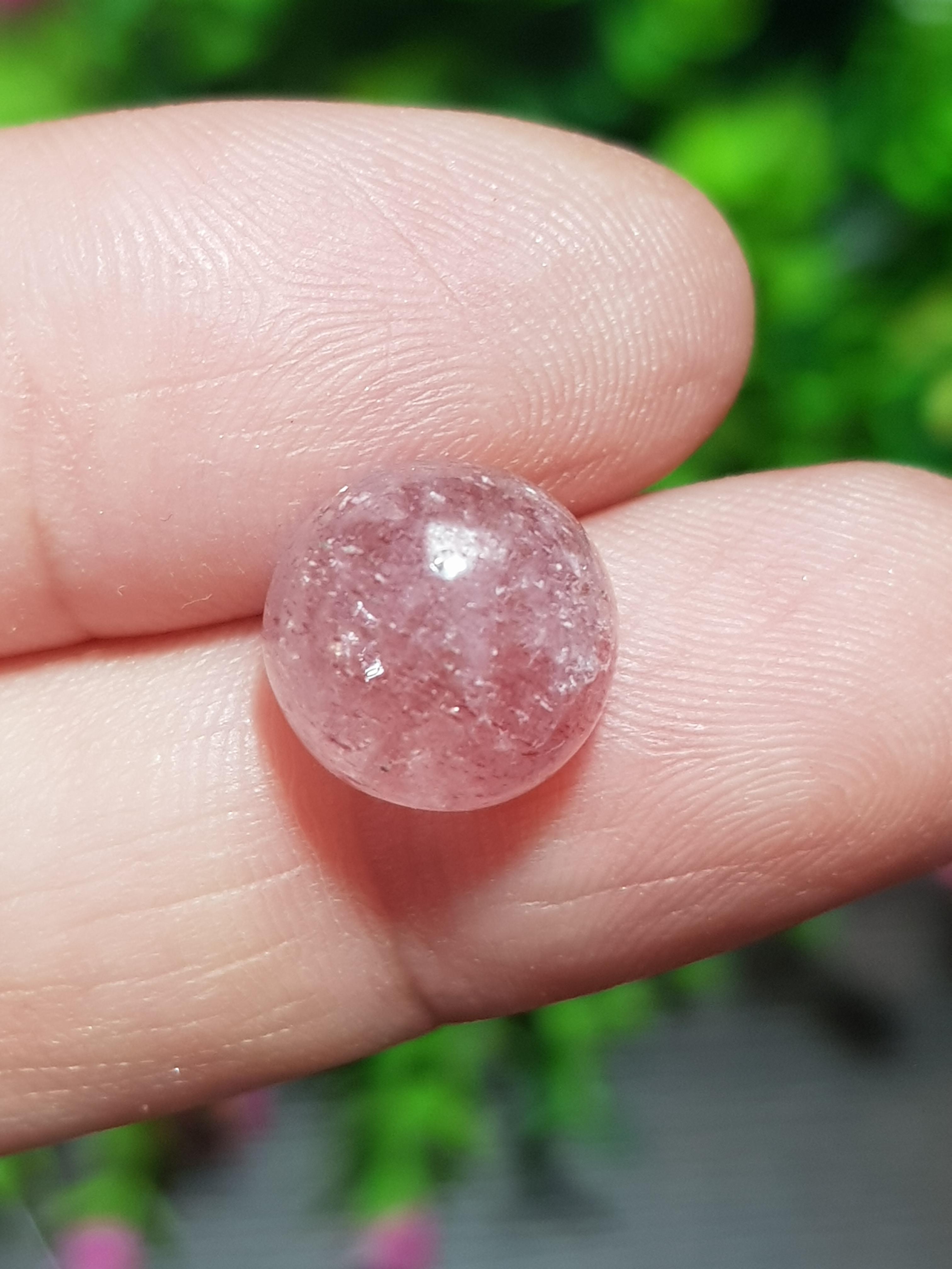 พลอย สตอเบอรี่ ควอตซ์ Strawberry Quartz 6.45 กะรัต (Cts.) พลอยแท้ อัญมณีมงคลประจําวันเกิด เครื่องประดับพลอย