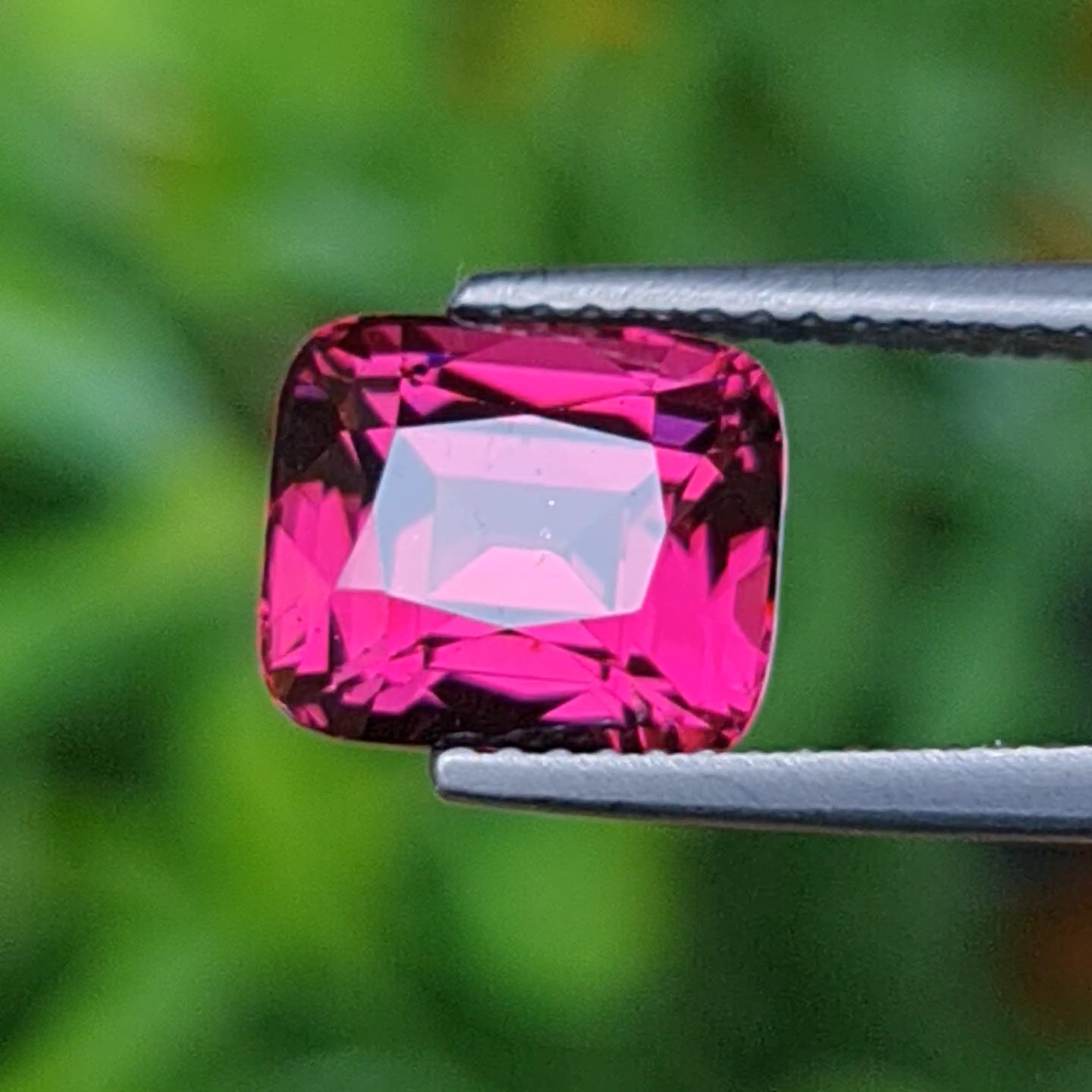 พลอย อุมบาไลต์ การ์เน็ต Umbalite Garnet 3.97 กะรัต (Cts.) ดิบ Unheated พร้อมใบเซอร์ พลอยแท้ อัญมณีมงคลประจําวันเกิด เครื่องประดับพลอย