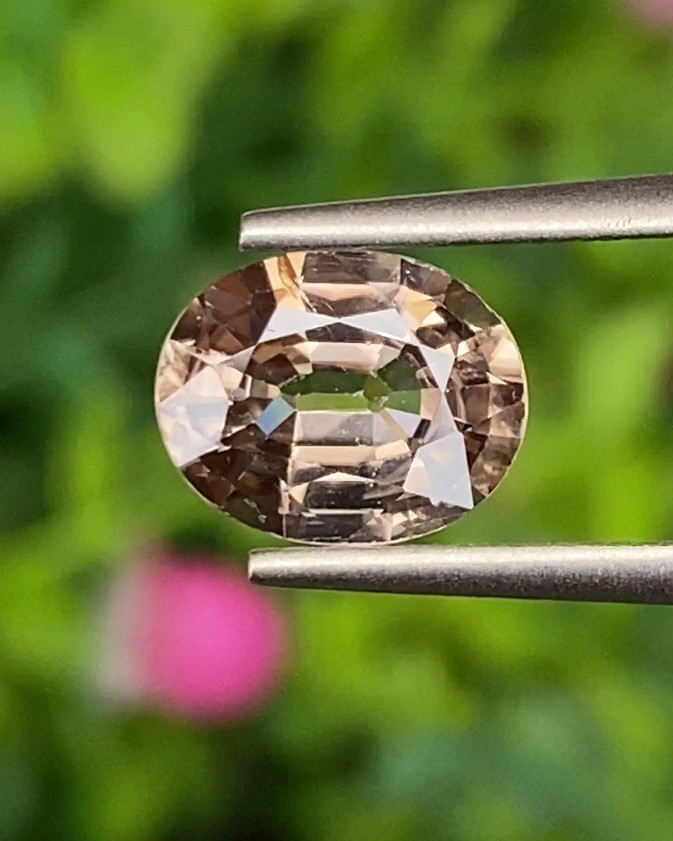 พลอย เพทาย (Zircon) 2.41 กะรัต (Cts.) พลอยแท้ อัญมณีมงคลประจําวันเกิด เครื่องประดับพลอย