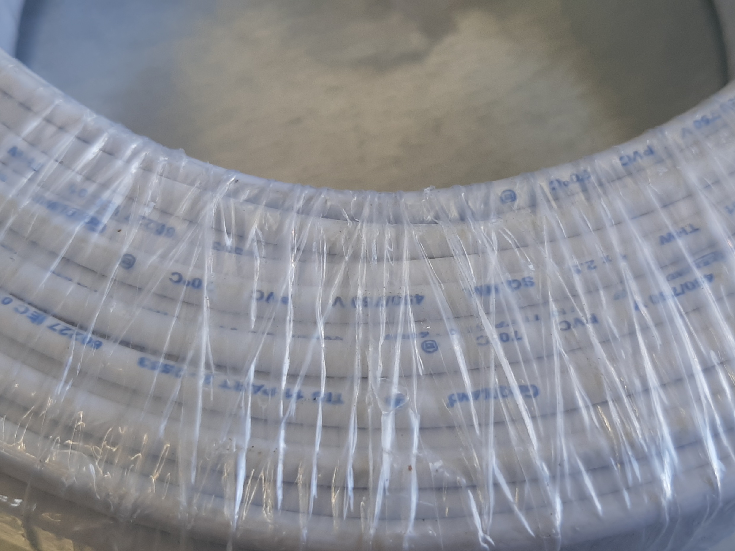 สายไฟฟ้าตัวนำทองแดง แกนเดียว THW (60227 IEC 01 THW)