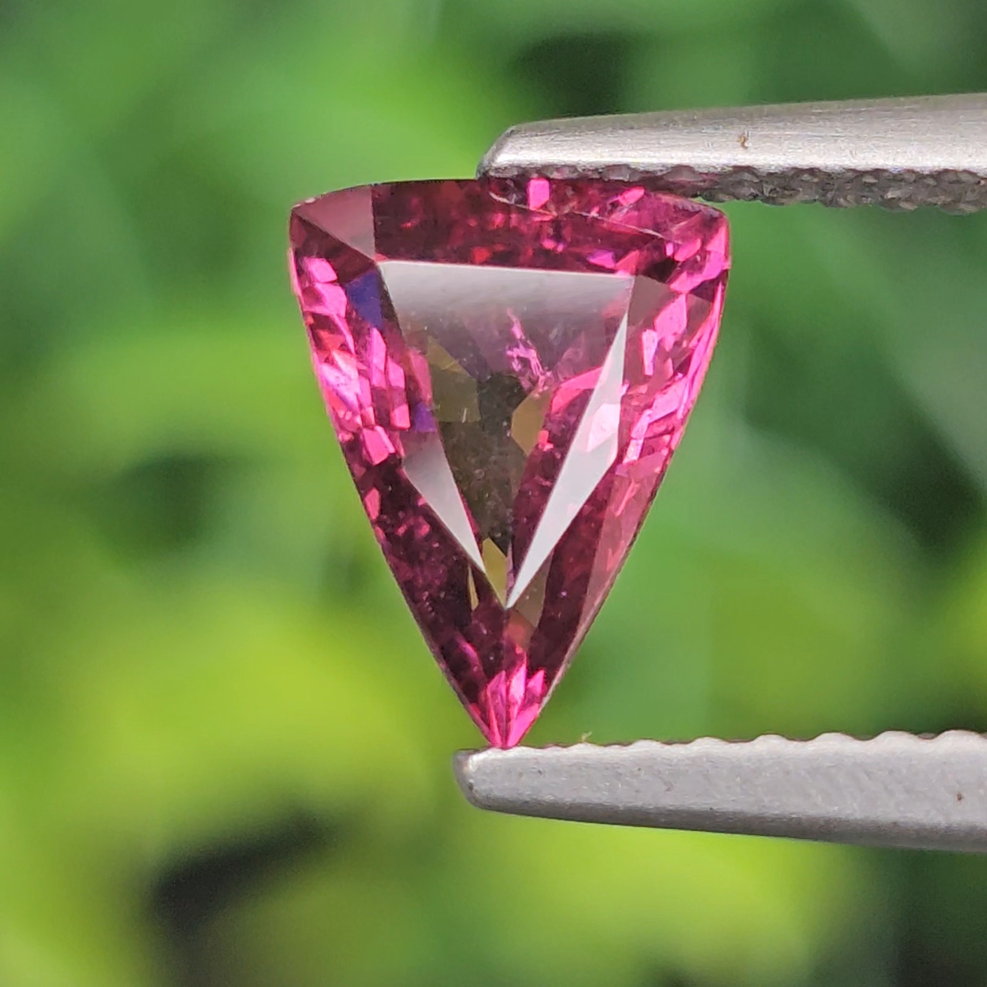 พลอย อุมบาไลต์ การ์เน็ต Umbalite Garnet 1.10 กะรัต (Cts.) ดิบ Unheated ลอยแท้ อัญมณีมงคลประจําวันเกิด เครื่องประดับพลอย