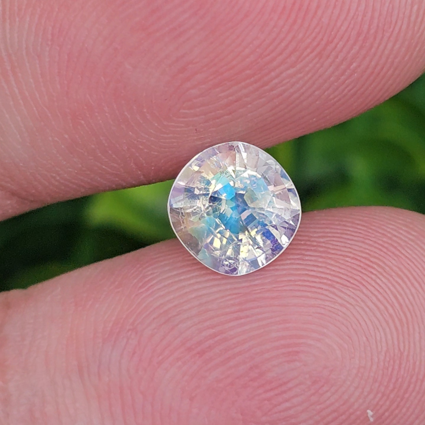 พลอย มูนสโตน เรนโบว์ rainbow moonstone 1.47 กะรัต (cts.) พลอยแท้ อัญมณีมงคลประจําวันเกิด เครื่องประดับพลอย