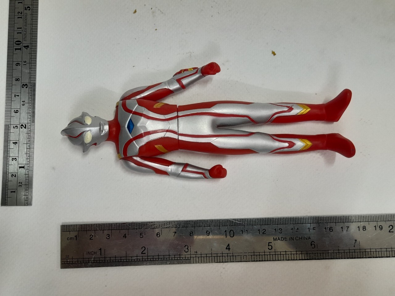 ซอฟ 6.5-7 นิ้ว อุลตร้าแมน เมบิอุส มือสอง สภาพดี มีรอยบ้าง มีปั๊มใต้เท้า