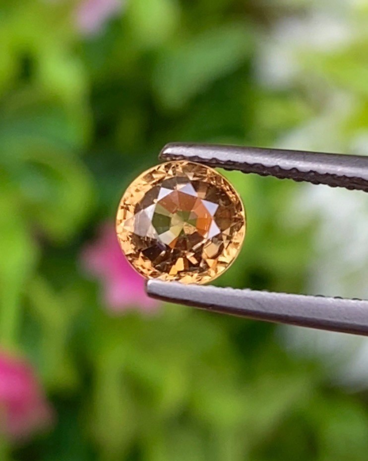 พลอย เพทาย (Zircon) 1.65 กะรัต (Cts.) พลอยแท้ อัญมณีมงคลประจําวันเกิด เครื่องประดับพลอย