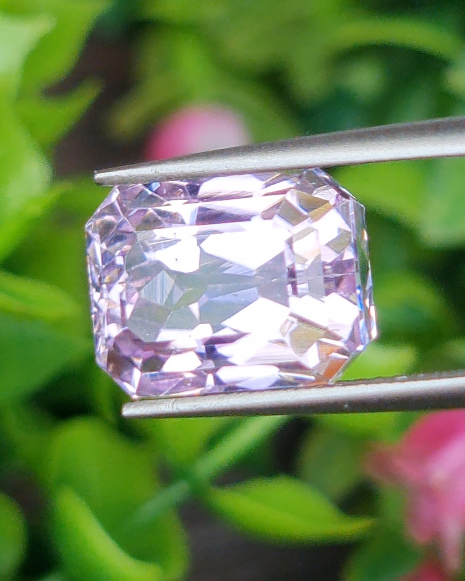 พลอย คุนไซท์ Kunzite 11.50 กะรัต (Cts.) พลอยแท้อัญมณีมงคล ประจําวันเกิด เครื่องประดับพลอย