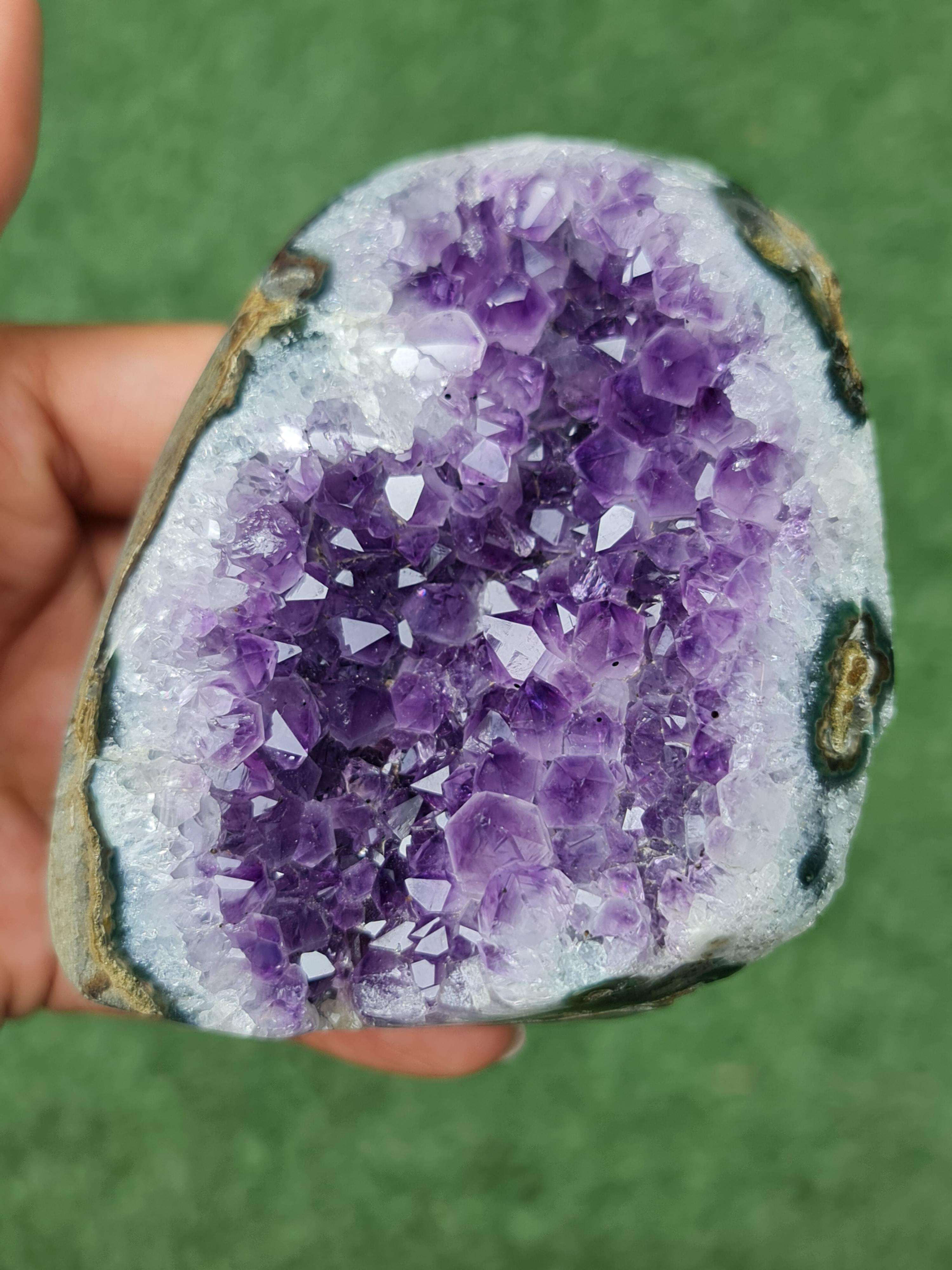 ก้อน ผลึก อเมทิส จีโอด Amethyst Geode 356 กรัม (grams.) พลอยแท้ อัญมณีมงคลประจําวันเกิด เครื่องประดับพลอย