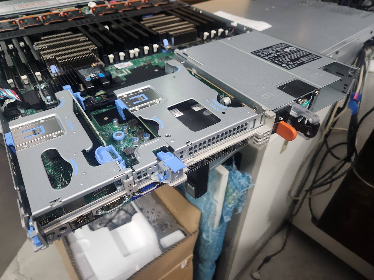 Server R640 เครื่องเปล่า heatsink x2 Tray x2 power x1 สินค้ามีจำนวนมาก