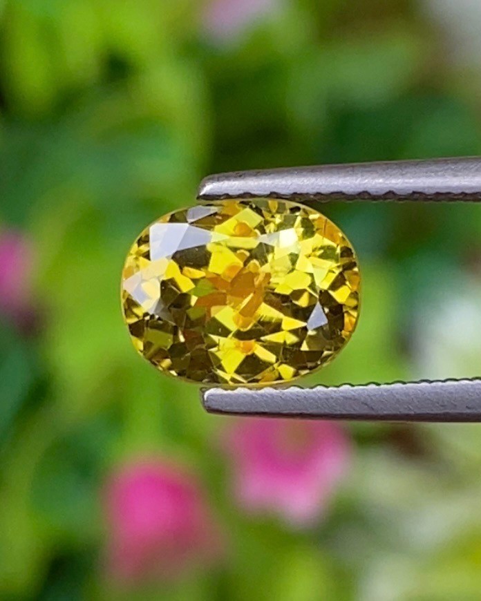 พลอย คริโซเบริล (Chrysoberyl) 1.90 กะรัต (Cts.) พลอยแท้ อัญมณีมงคลประจําวันเกิด เครื่องประดับพลอย