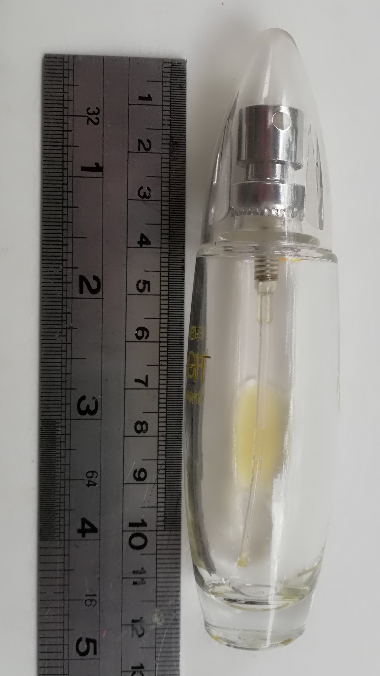 ของสะสม กล่องน้ำหอมสีชมพู และขวดน้ำหอมแก้ว NUTUBE NIGHT SPRAY PERFUME ขนาดประมาณ 14 ซม.