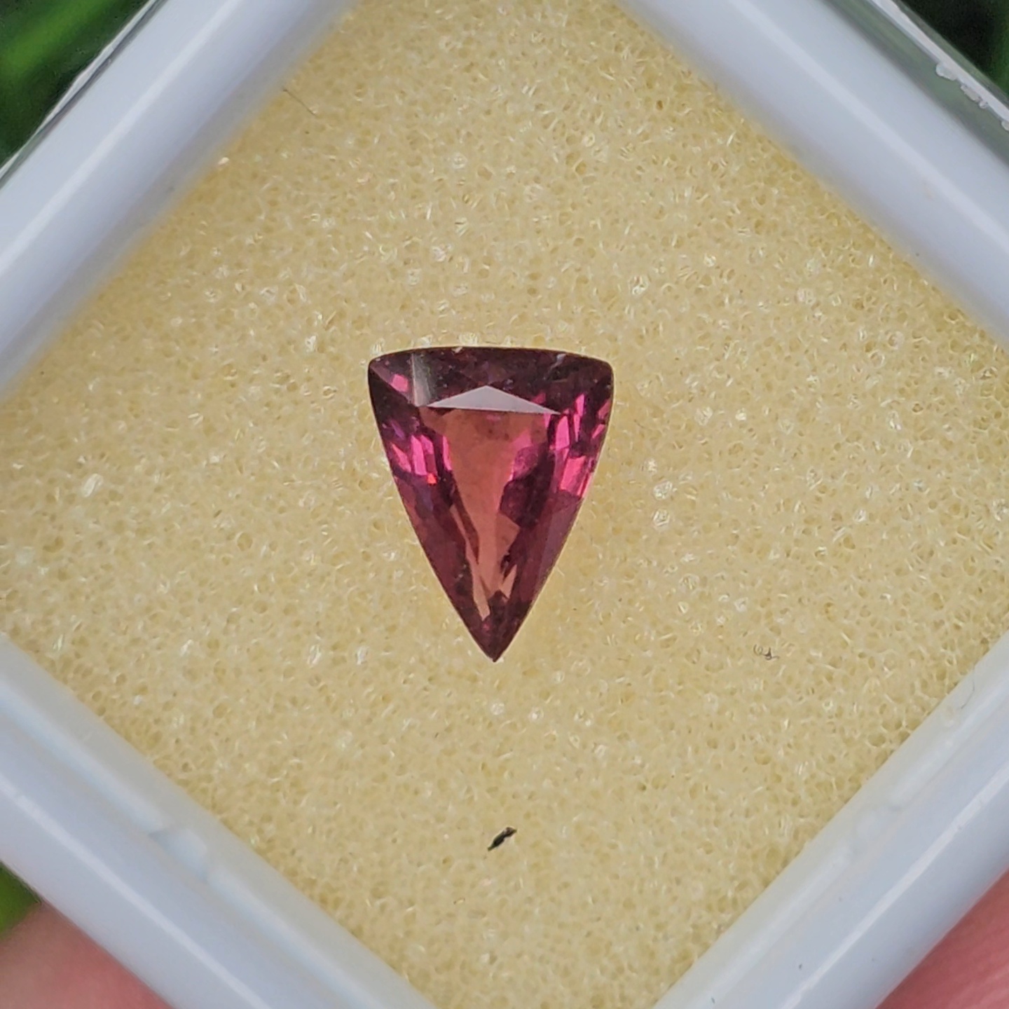 พลอย อุมบาไลต์ การ์เน็ต Umbalite Garnet 1.10 กะรัต (Cts.) ดิบ Unheated ลอยแท้ อัญมณีมงคลประจําวันเกิด เครื่องประดับพลอย