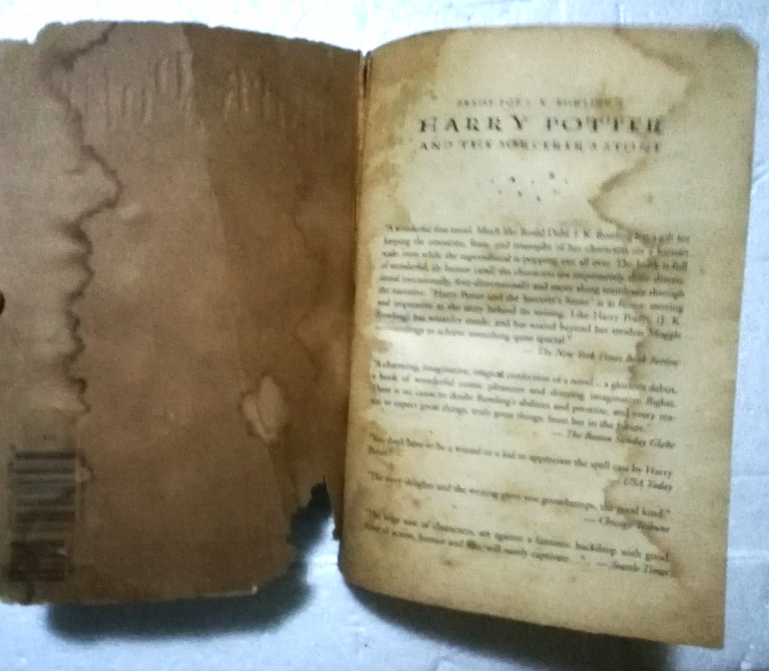 หนังสือเก่า มีรอยชำรุดตามภาพ, ฉบับภาษาอังกฤษ Harry Potter and the sorcerer's Stone แฮร์รี่พ็อตเตอร์กับศิลาอาถรรพ์