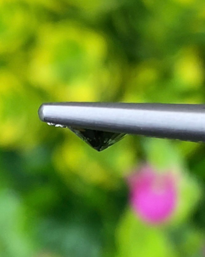 พลอย เขียวส่อง (Green Sapphire) 1.02 กะรัต (Cts.) พลอยแท้ อัญมณีมงคลประจําวันเกิด เครื่องประดับพลอย