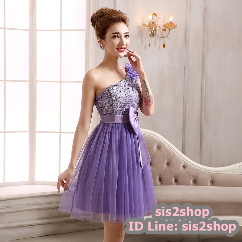 พร้อมส่ง ชุดเดรสสั้น เกาะอก ไหล่เดียวแต่งดอก เอวคาดโบว์ จับสม๊อกด้านหลัง สีม่วง