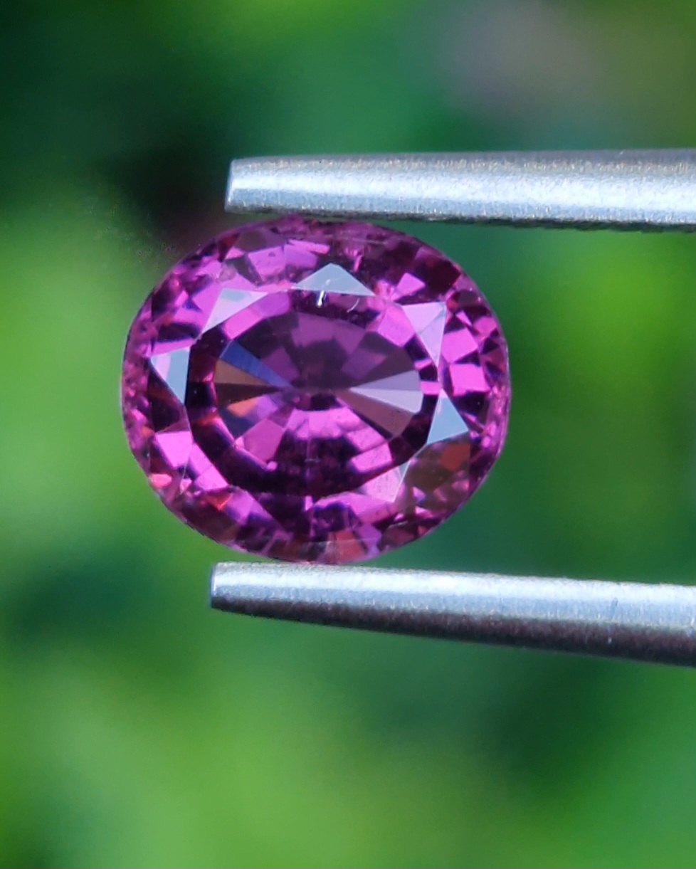 พลอย โรโดไลต์ กาเน็ท Rhodolite Garnet 1.07 กะรัต Cts.พลอยแท้ อัญมณีมงคลประจําวันเกิด เครื่องประดับพลอย