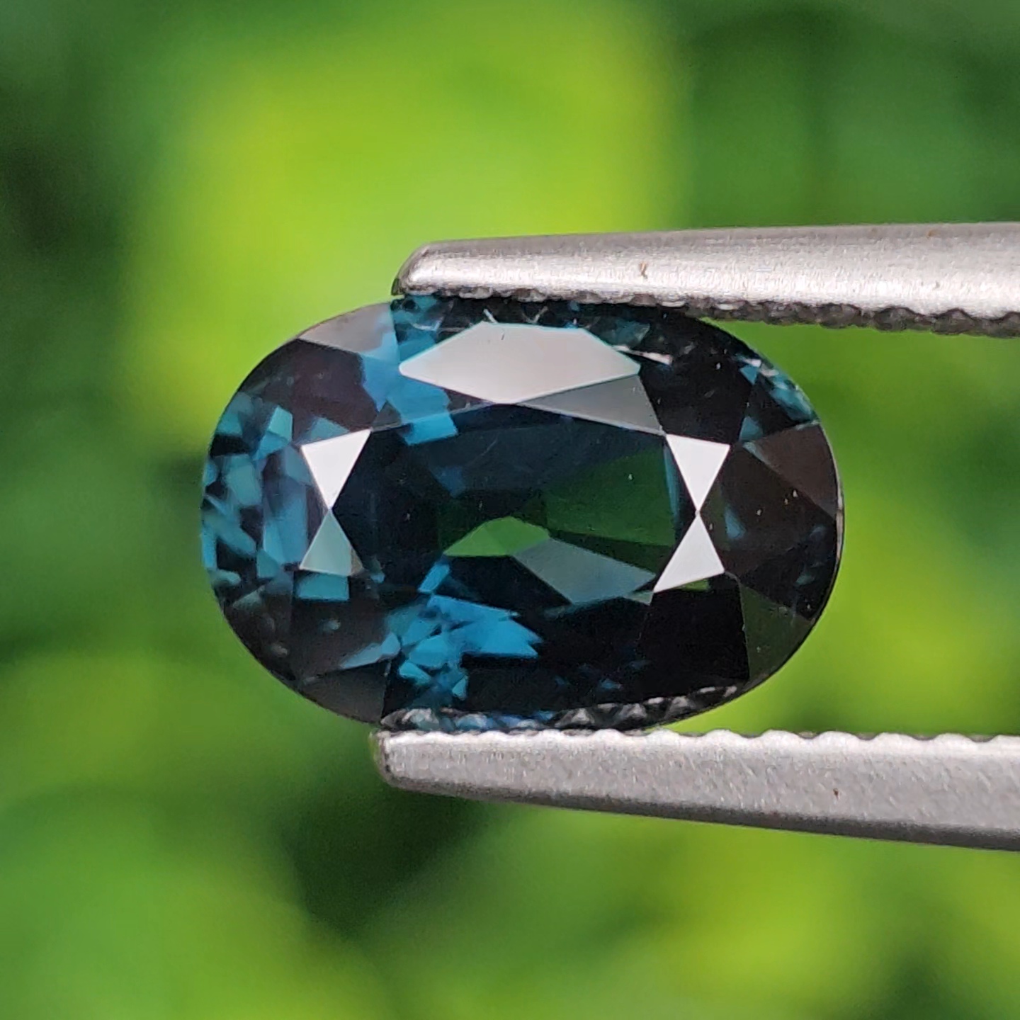 พลอย แซปไฟร์สีน้ำเงินอมเขียว Teal Sapphire 3.03 กะรัต (Cts.) พลอยแท้ อัญมณีมงคลประจําวันเกิด เครื่องประดับพลอย